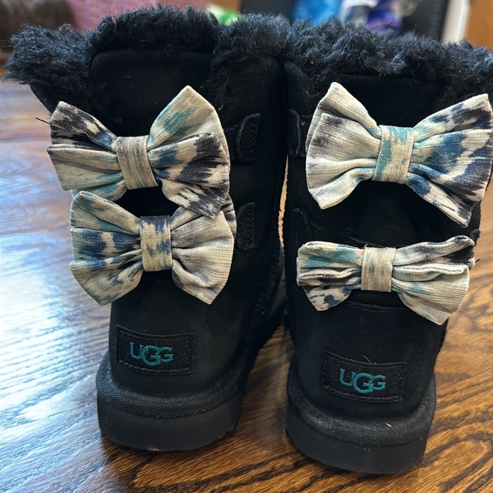 Bailey Bow II Boot size 1
